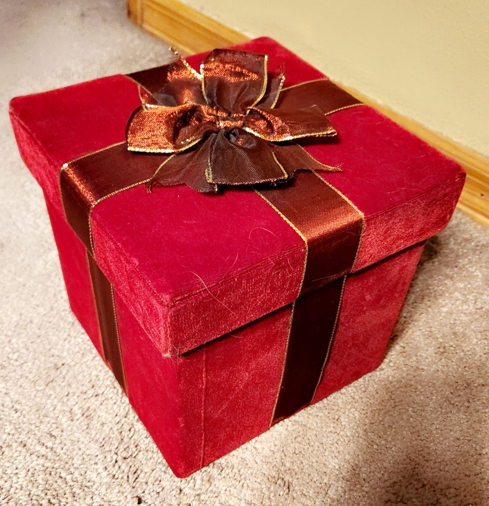 VALENTINES DAY GIFT BOX