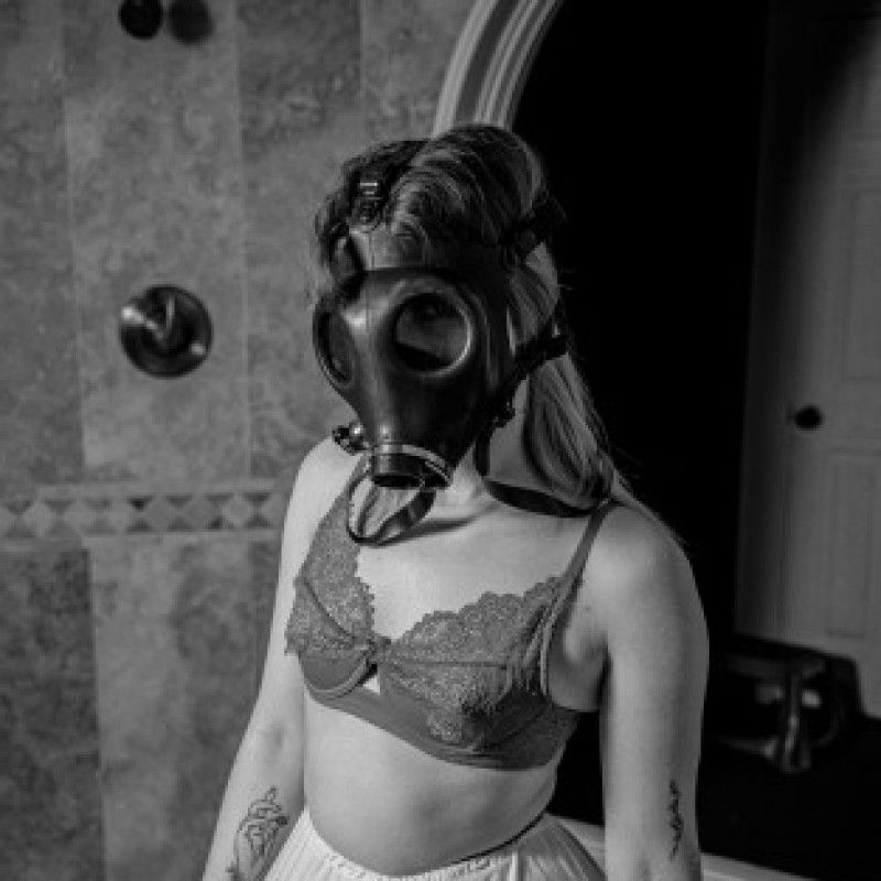 Hannah Photoset: Gasmask