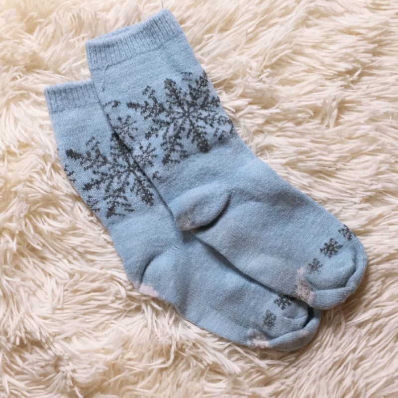 VERY WORN Blue Snowflake Socks