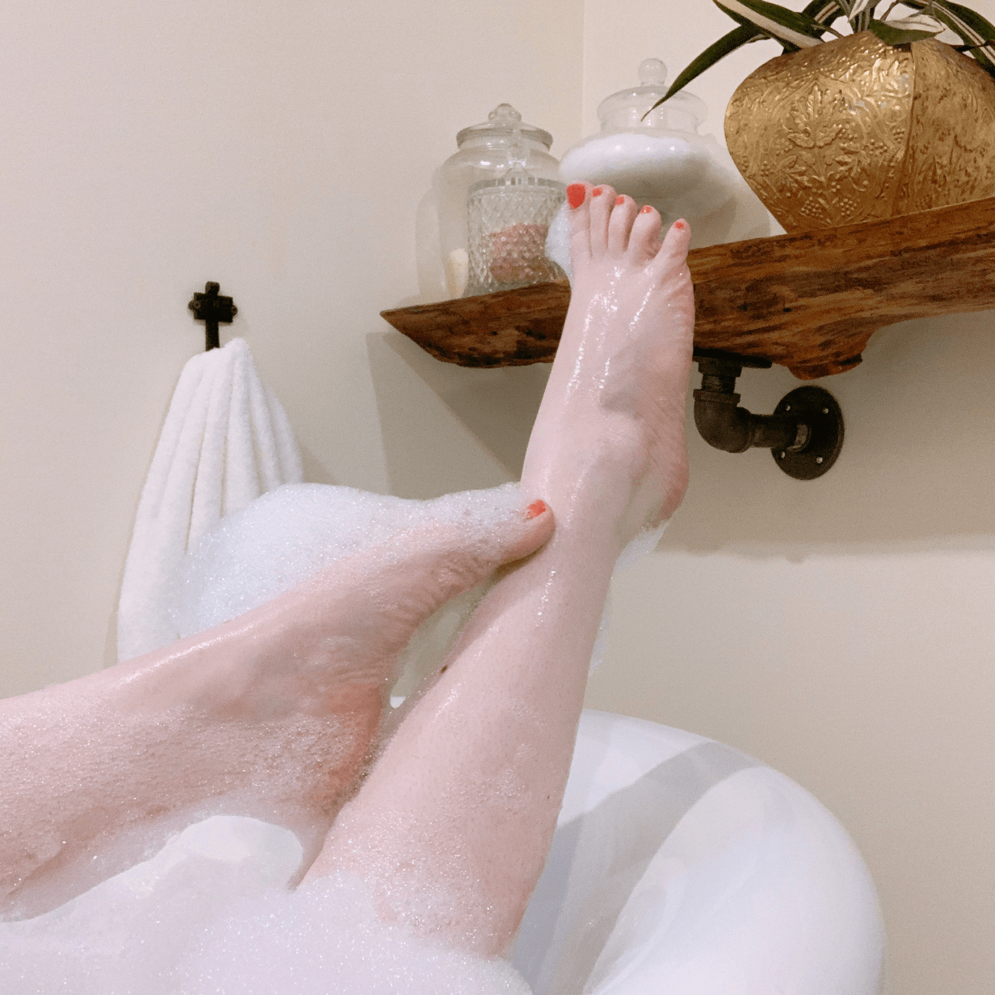 11 PHOTO PIC SET Sudsy Bathtub Feet Foot Fetish