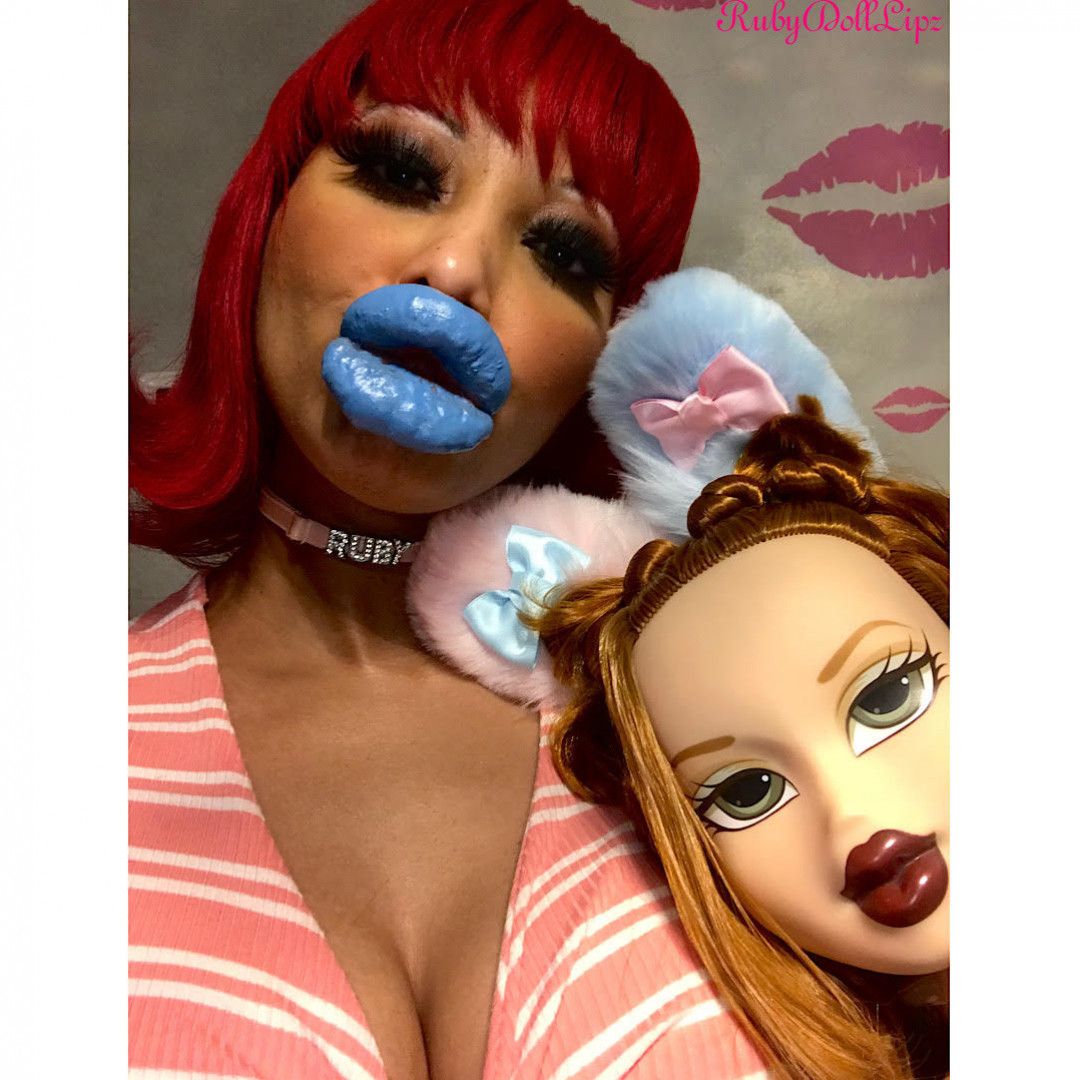 38 Pics: Larger Lips Doll Head Kisses 30