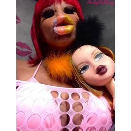 38 Pics: Larger Lips Doll Head Kisses 33