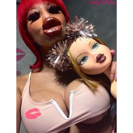 38 Pics: Larger Lips Doll Head Kisses 34