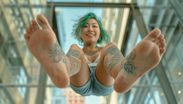 30 LEVITATING Asian Girls Photo Set In AI New York City