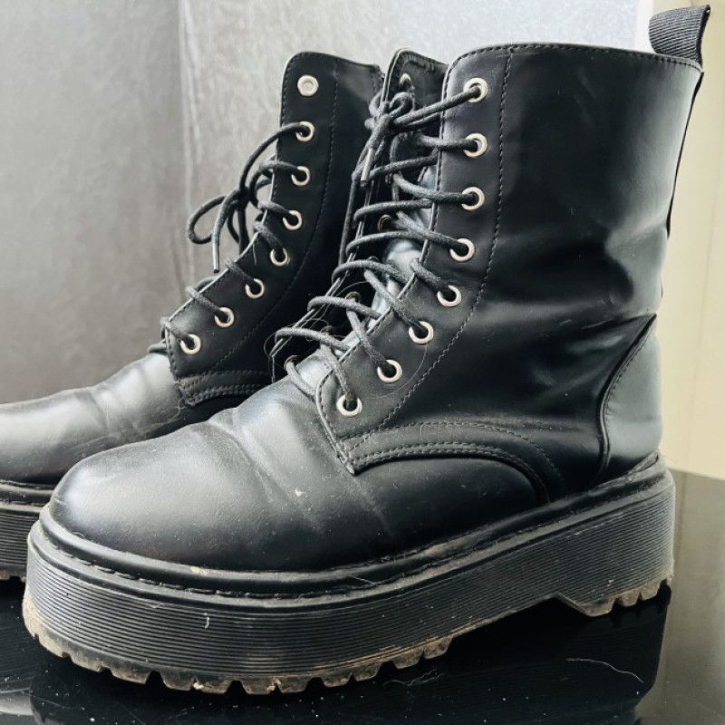 Rough platform boots