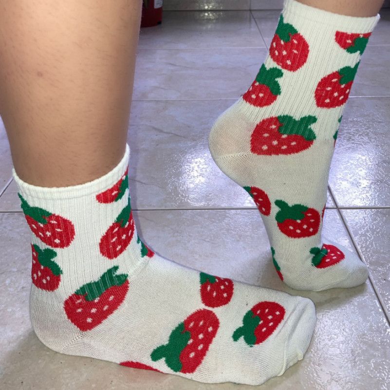 STRAWBERRIES WHITE SOCKS