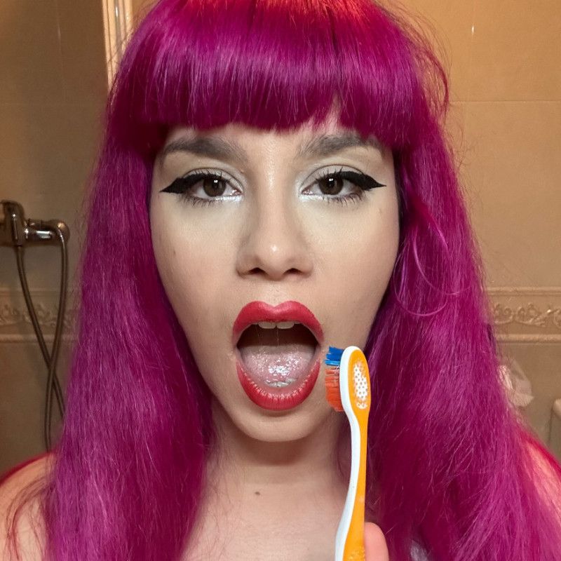 My toothbrush and 5 min vid