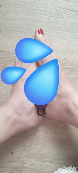 Feet pics with creamy suprise