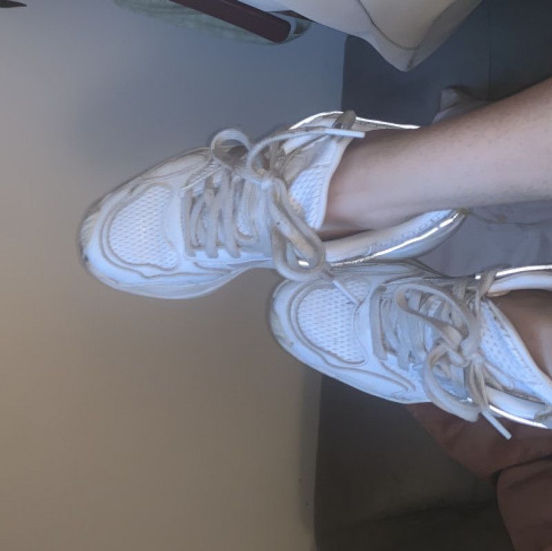 Dirty white sweaty sneakers size 5