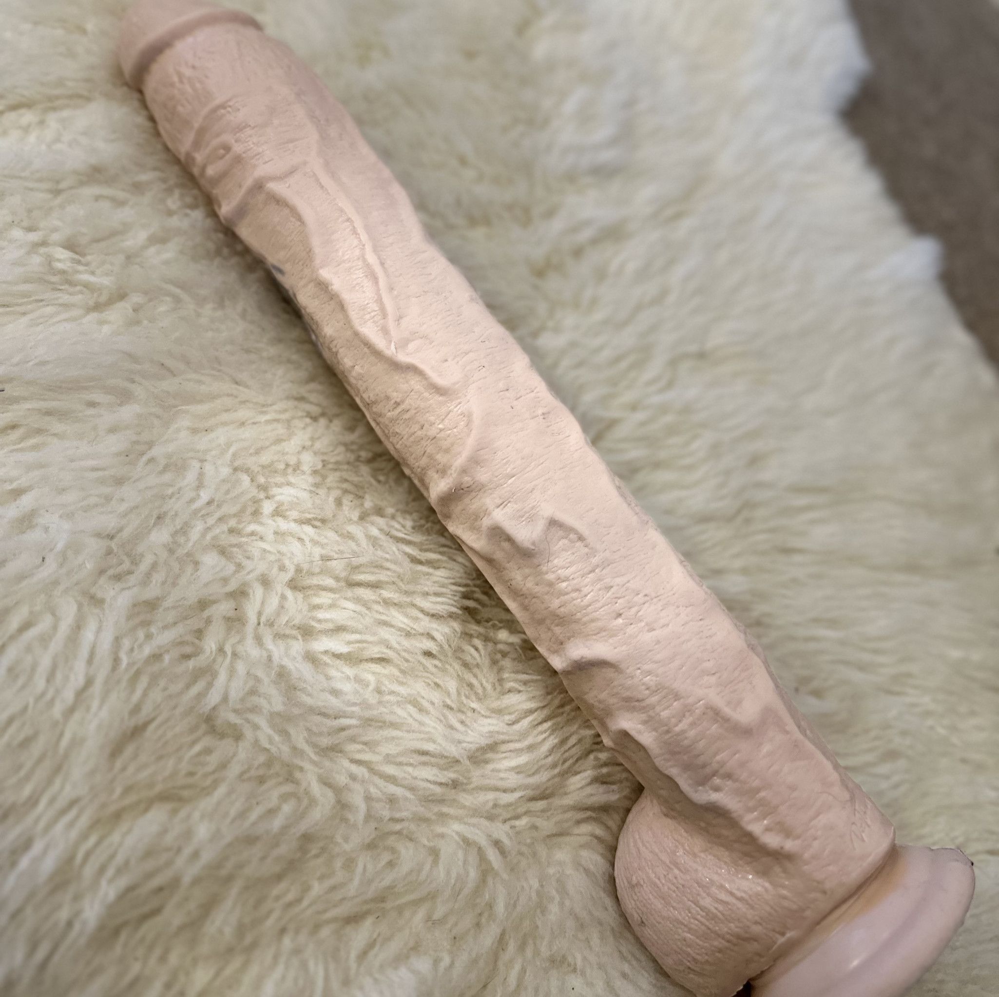 Monster dildo with sucking bottom!