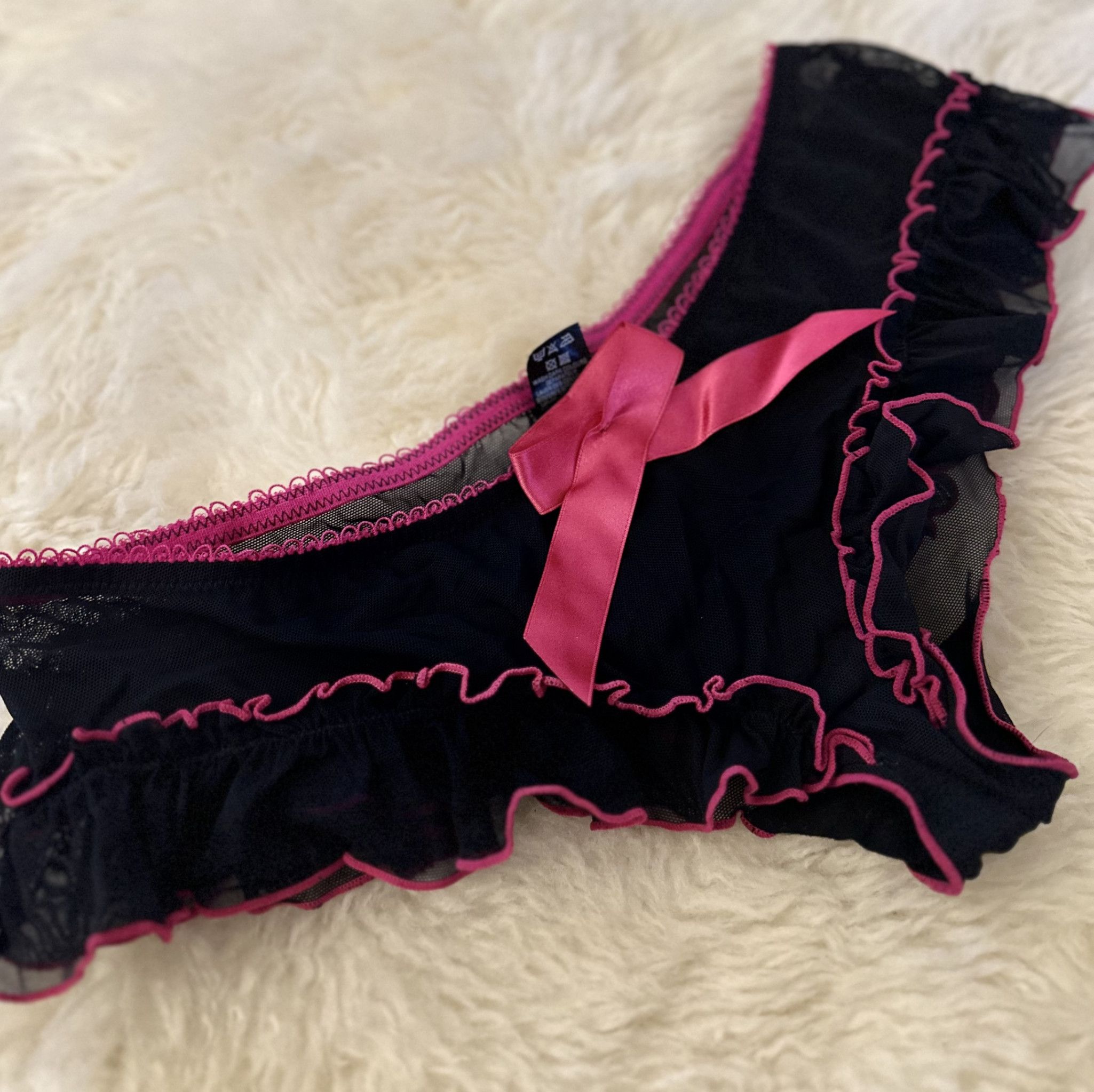 Black and pink le senza panties