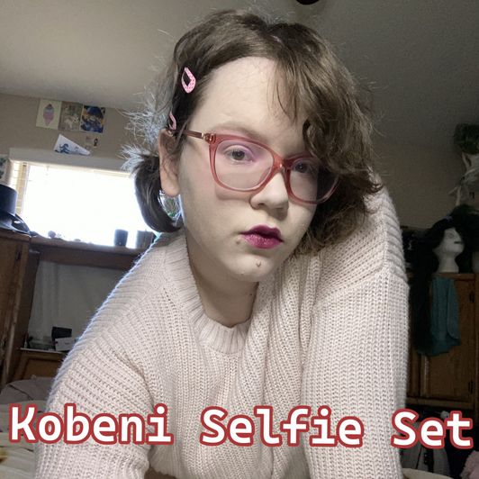 Kobeni Stripping Selfie Set