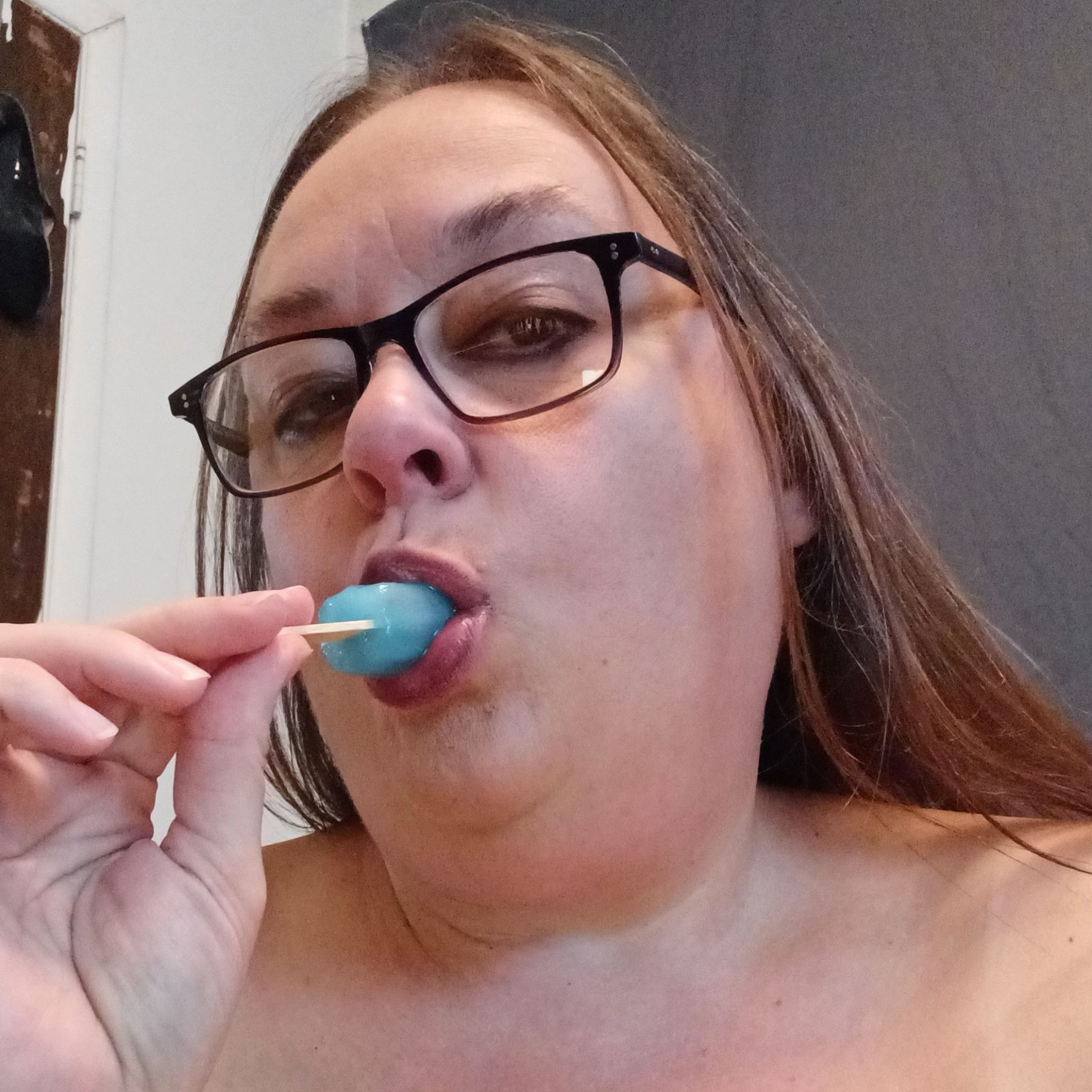 Renay using popsicle for mouth and pussy Photo Set