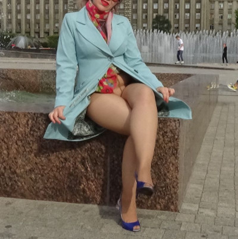 Public Flashing  Pantyhose no Skirt 4