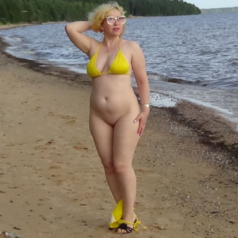 Yellow bikini_mommy beach panties down