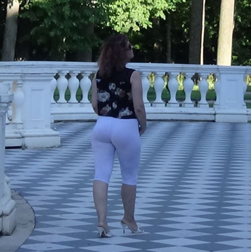 Ass in Leggigs in public 2