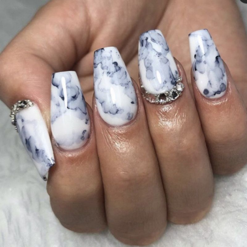 Consienteme y mimame con una manicura