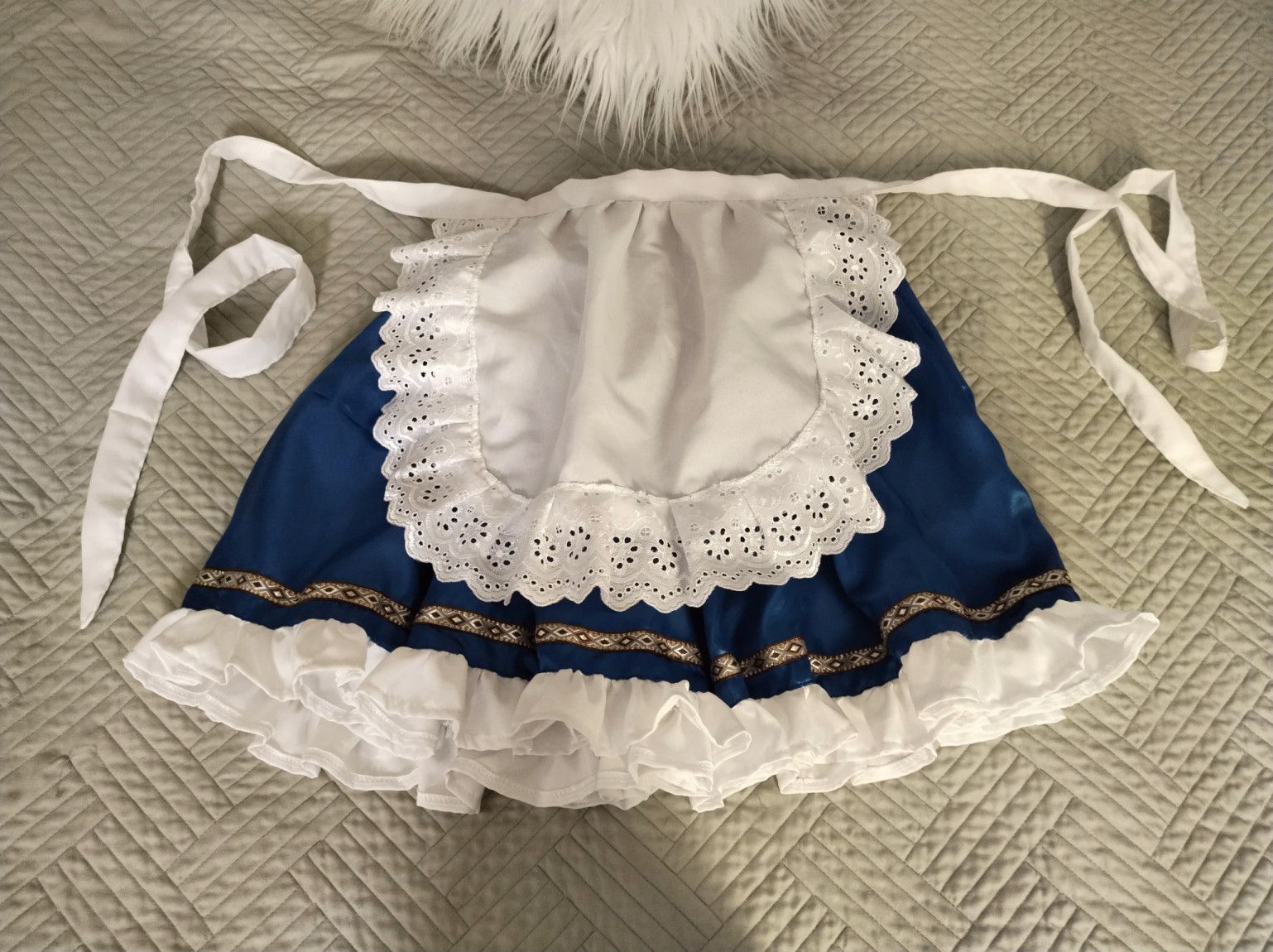 Skirt and apron for Sissy