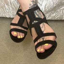 Summer Toes in Strappy Heels Photoset