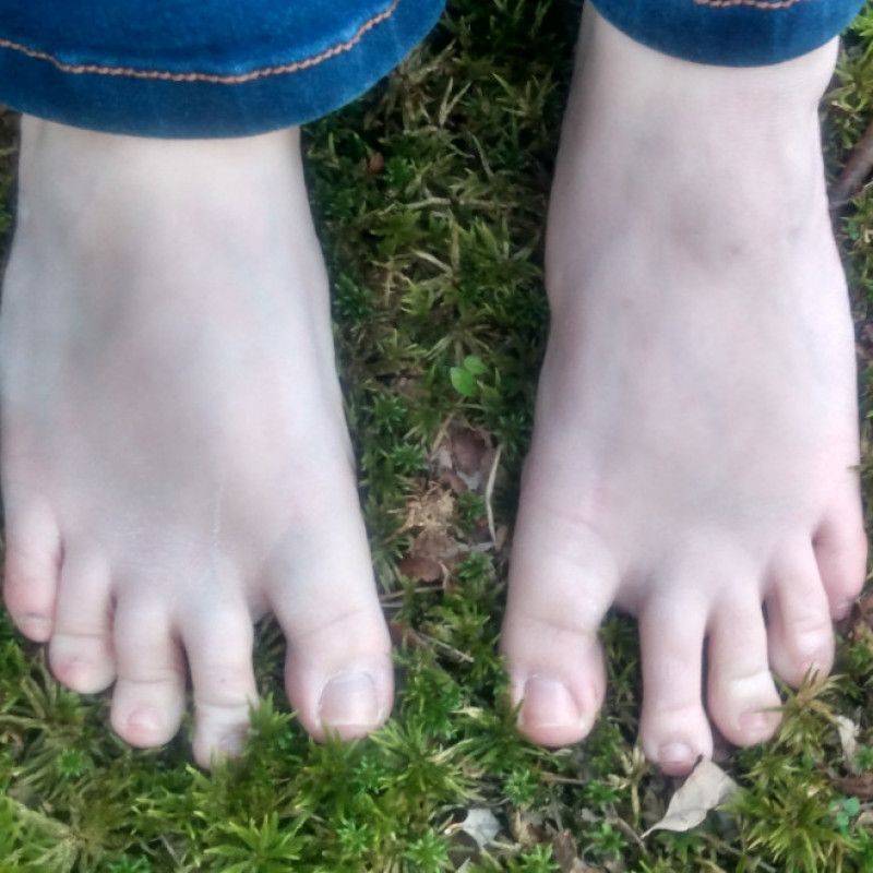 Outdoor Dirty Feet Photoset