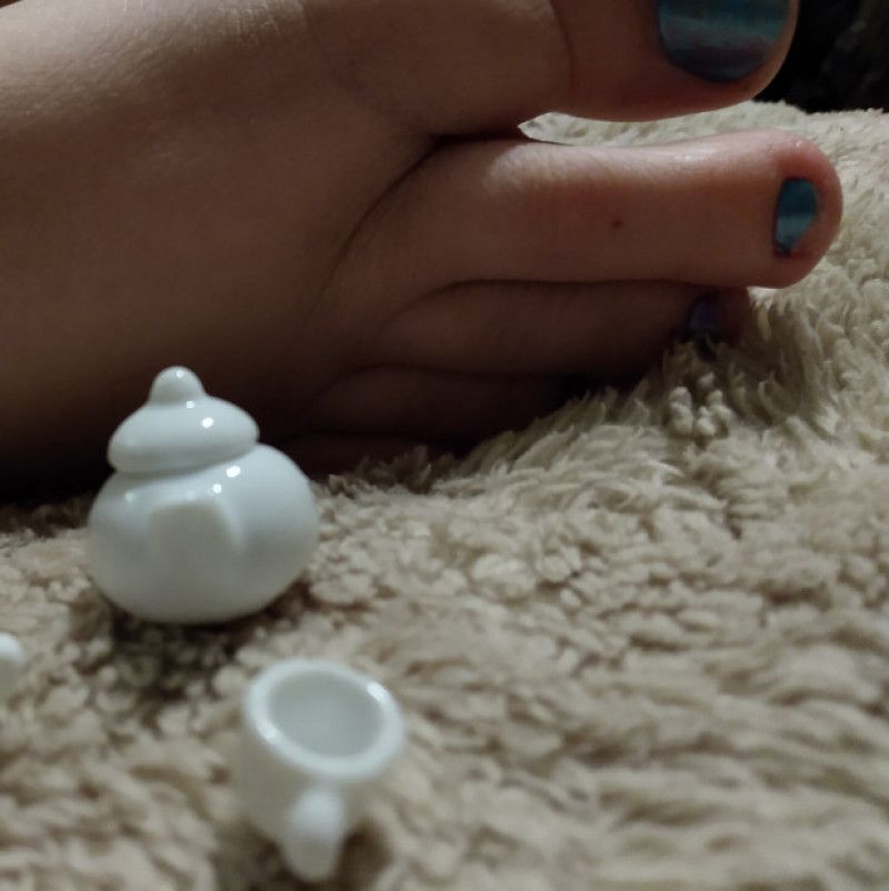 Giantess Photoset: Tea Time with Goddess