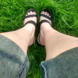 BBW Rubs Feet in Grass