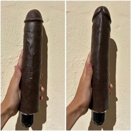 Maxi black dildo with vibration