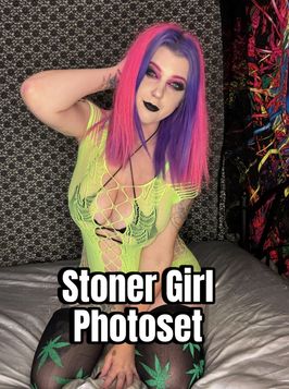 Stoner Girl Photoset