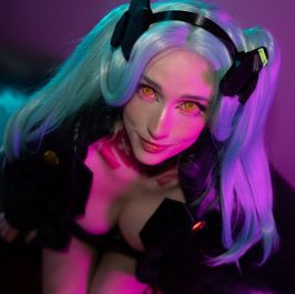 17 Photos I SFW Rebecca CyberPunk Cosplay