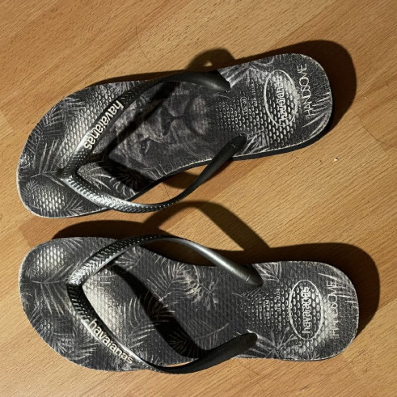 Extremely worn Havianas flip flops