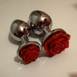 Rosebud steel buttplugs large and medium