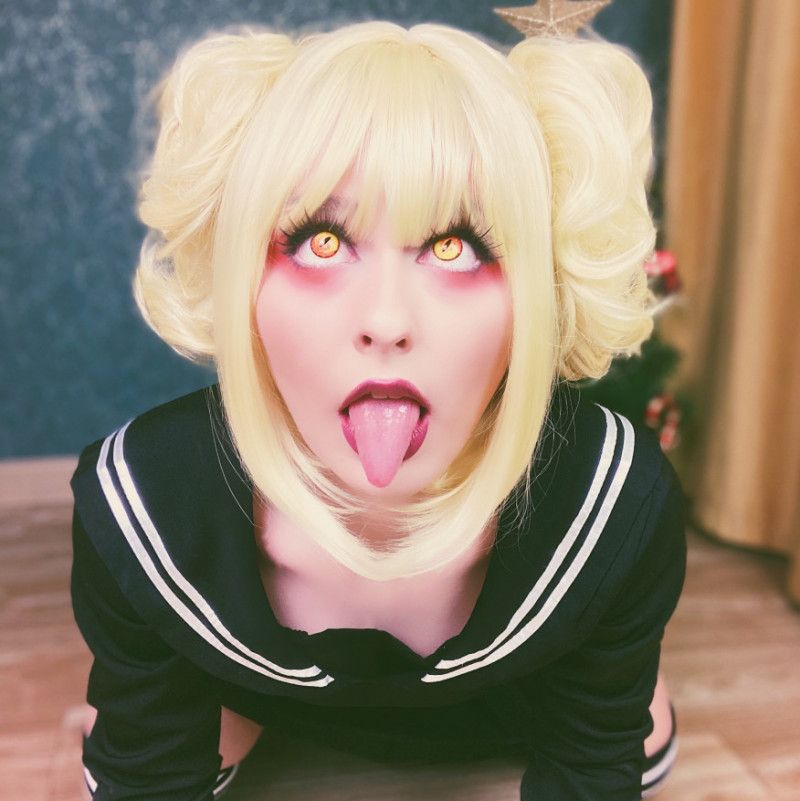 Crazy Toga Himiko in a pics set