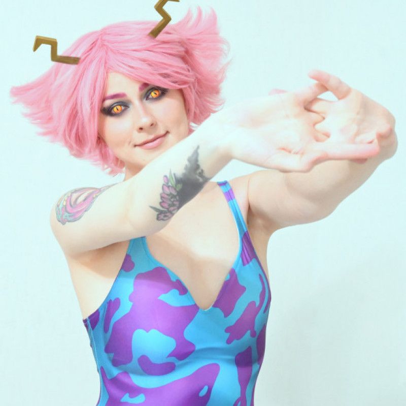 Sexy Mina Ashdo as heroine Pinky