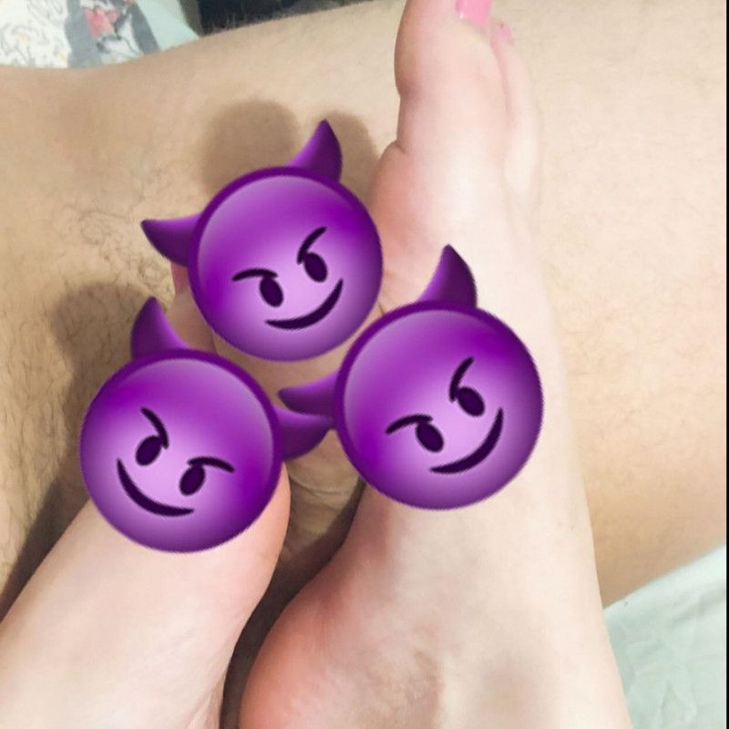 FOOTJOB PHOTOSET!