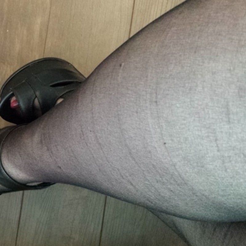 sheer black pantyhose