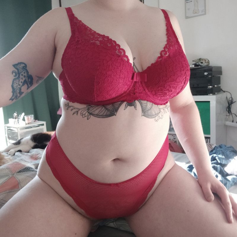 Red Lingerie w explicit