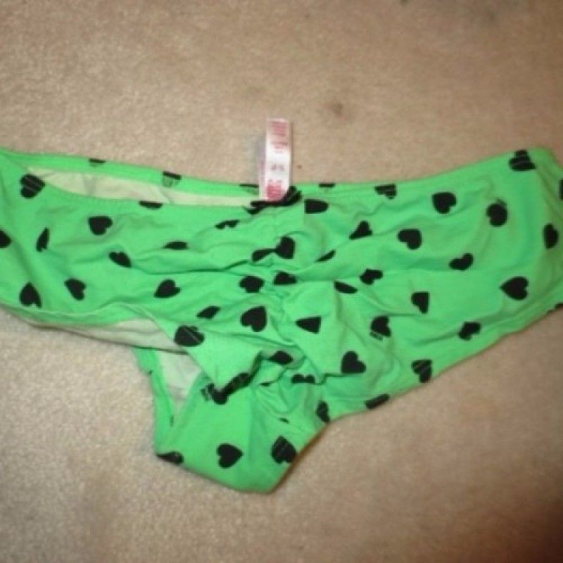 GREEN PANTIES WITH BLACK HEARTS