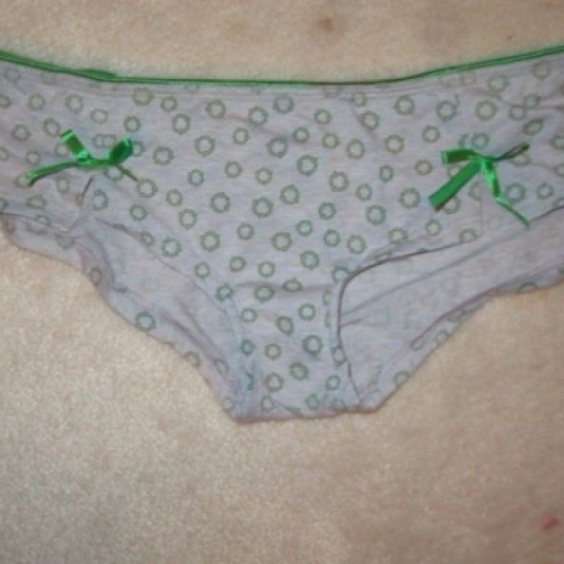 WHITE PANTIES WITH SMALL GREEN RIBBONS