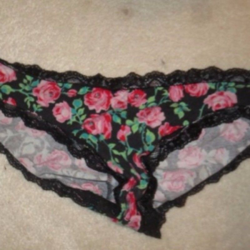 BLACK LACE PANTIES WITH ROSES