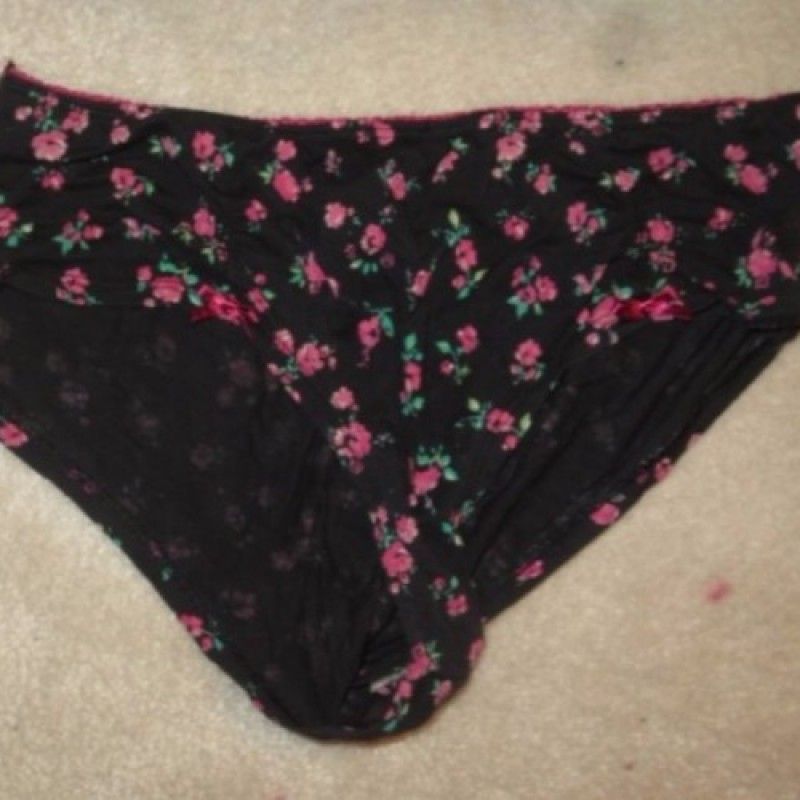 BLACK PANTIES WITH PINK ROSES