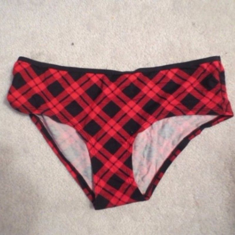 BLACK AND RED PLAID PANTIES