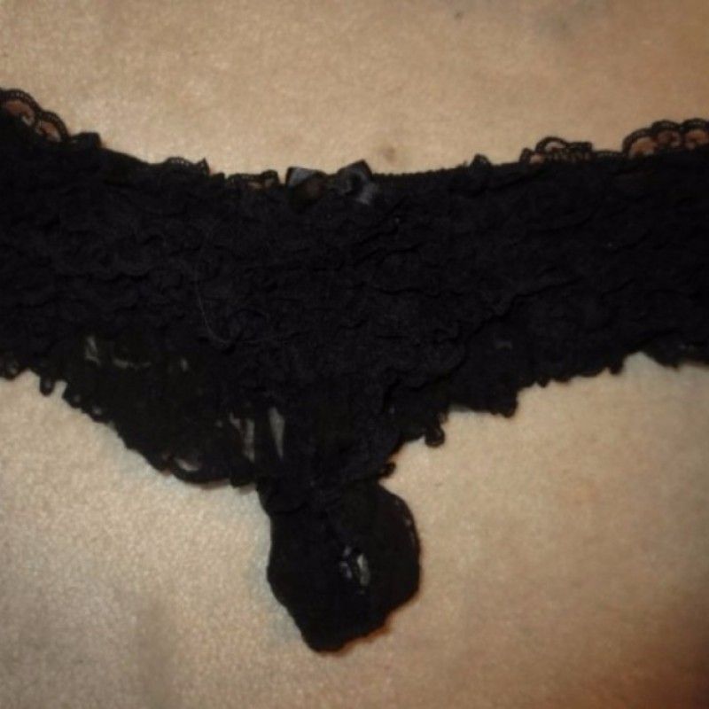 BLACK LACE PANTIES WITH RUFFLES