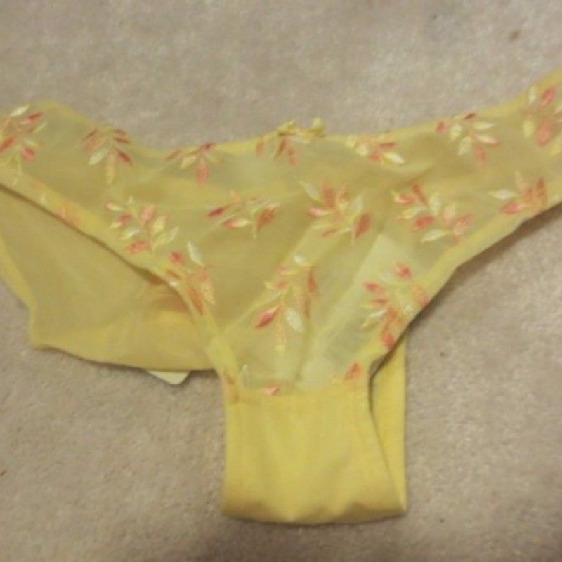 SHEER YELLOW PANTIES WITH FLORETS