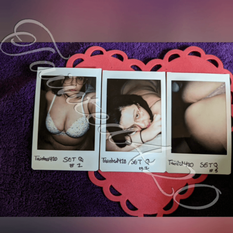 Polaroid Set Q 2 photos