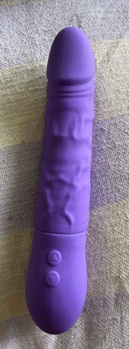 Real amateur wifes used vibrator