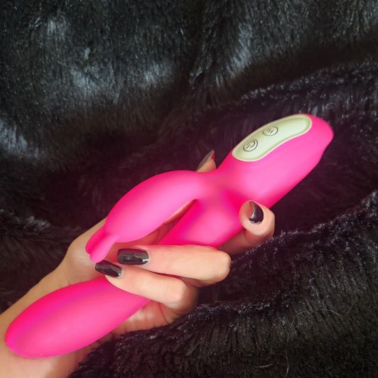 Pippas Pink Vibrating Dildo with charger