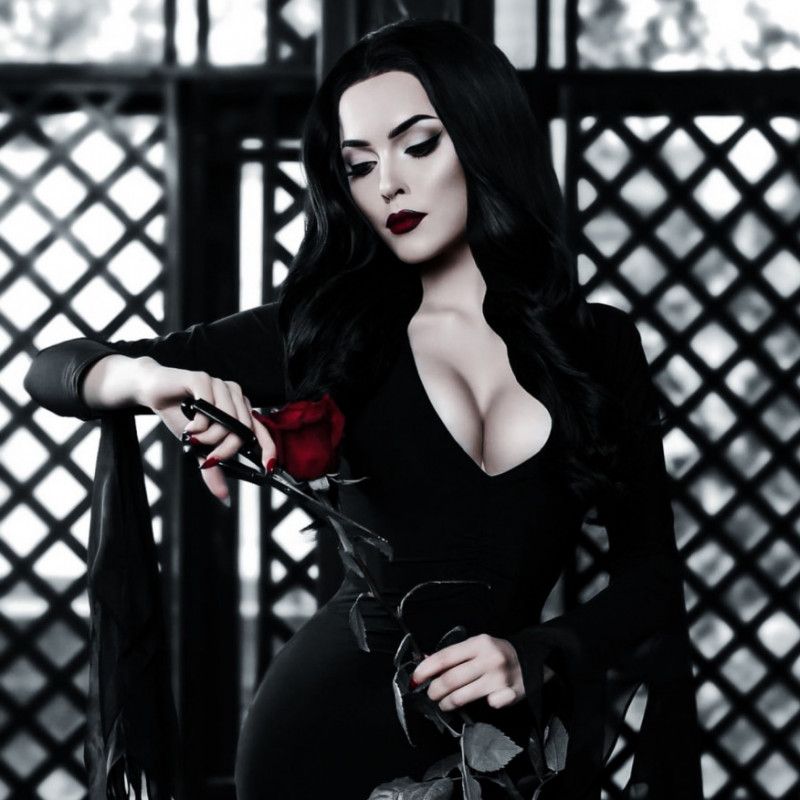 Morticia Addams costume