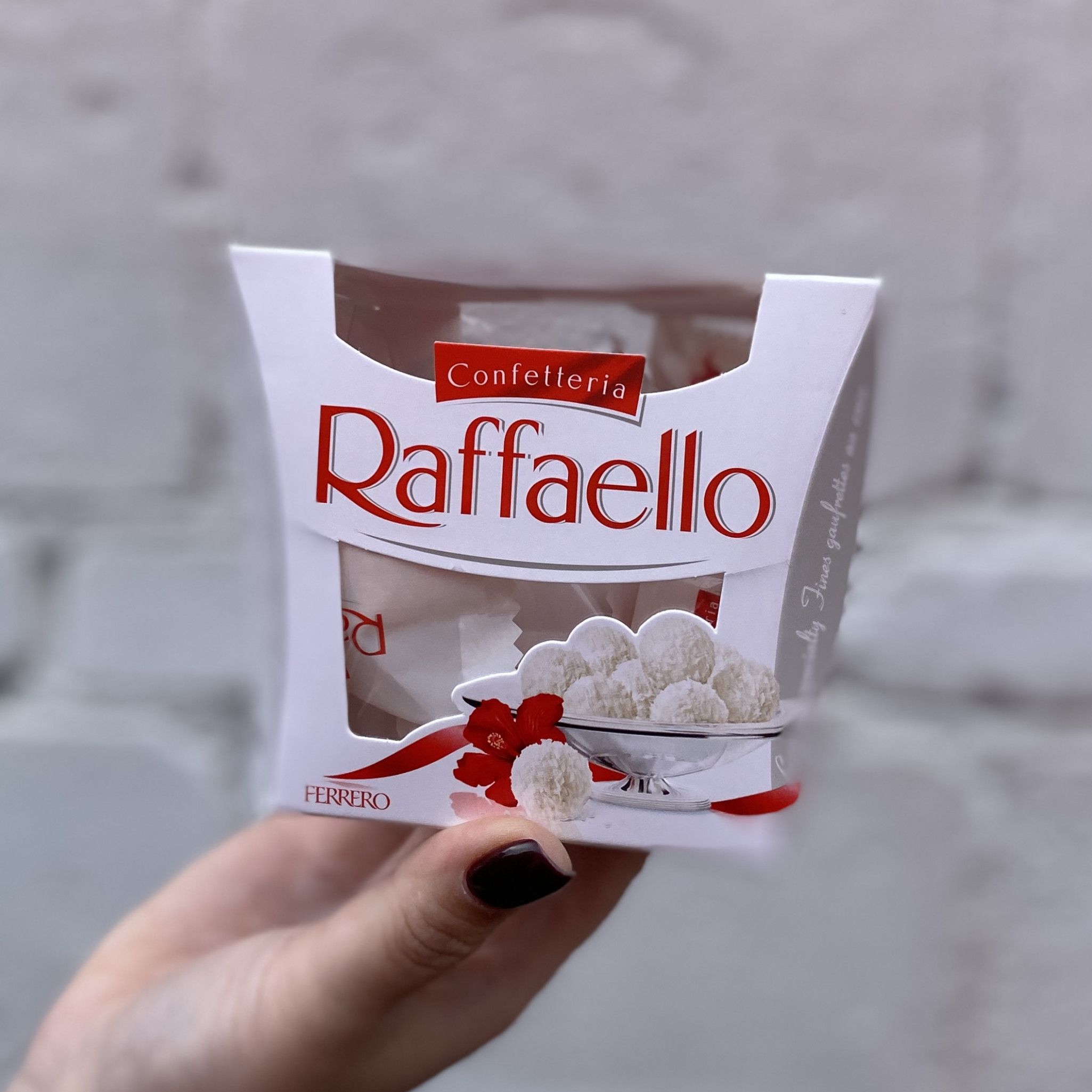 Please me with a box of Raffaello