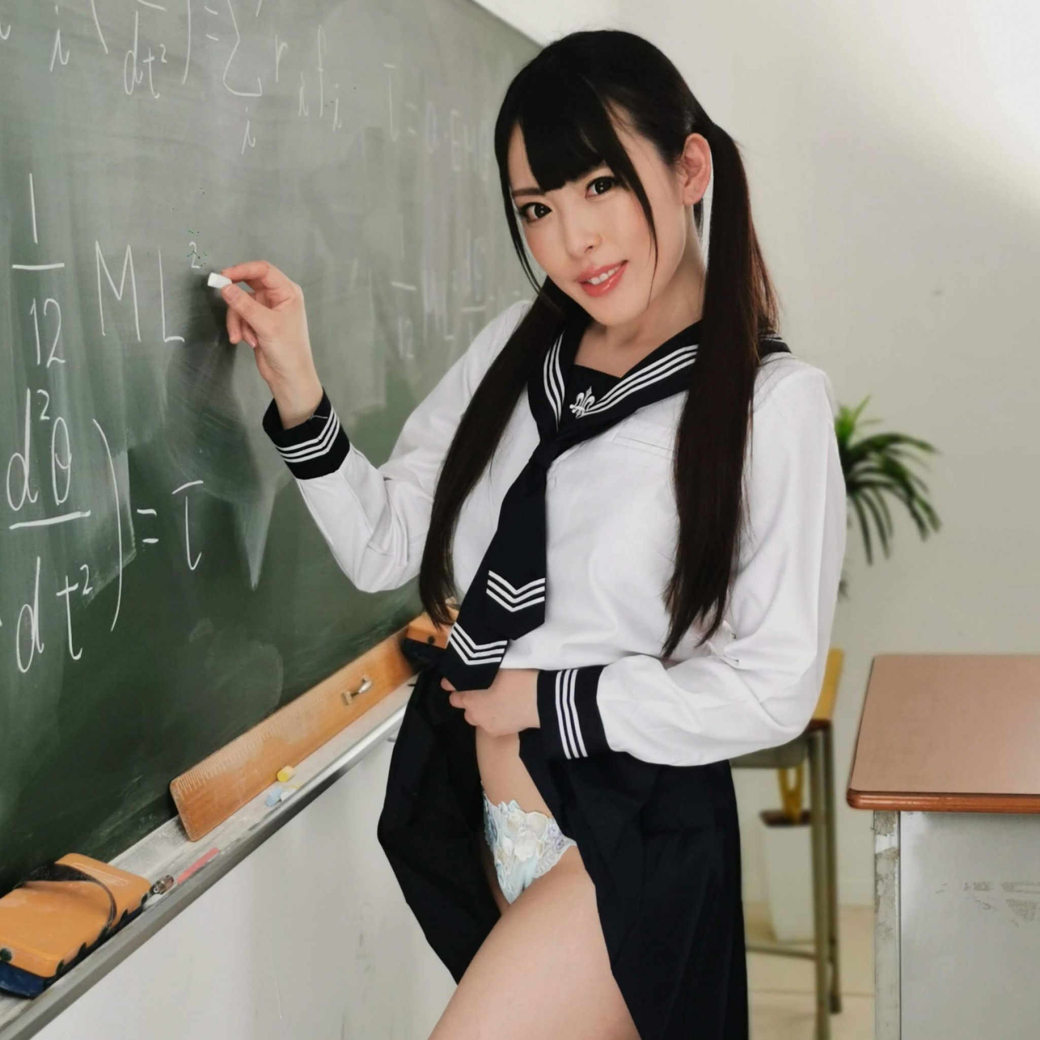 Mone Kamiki Schoolgirl Photoset