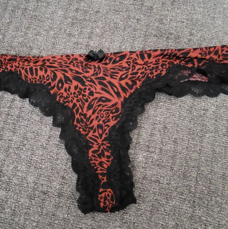 Reddish Cheetah Print Thong w Bow